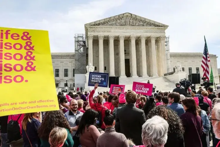 [EN] US Supreme Court Rejects Anti-Abortion Lawsuit, Pro-Choice Activists Welcome Decision