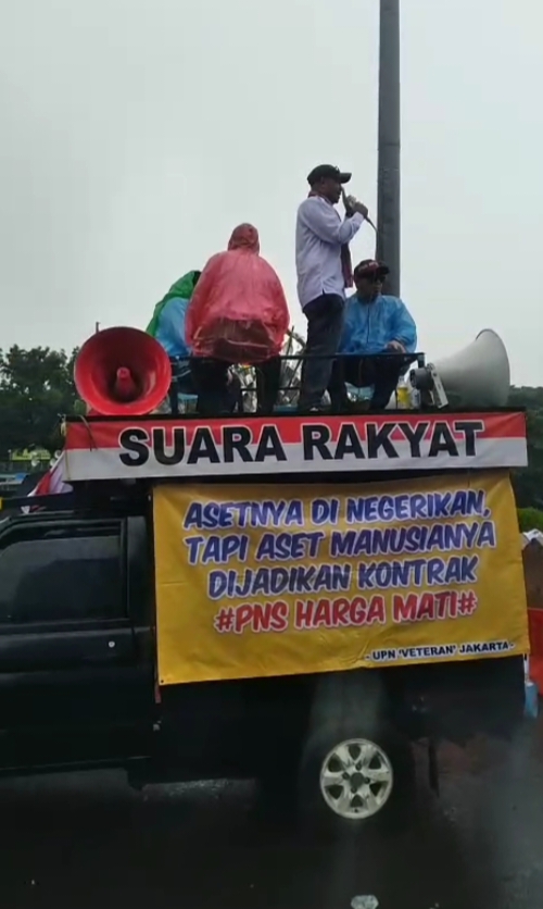 [ID] Ribuan Pegawai PPPK 35 PTN Baru Gelar Aksi Damai di Istana, Tuntut Alih Status Jadi PNS