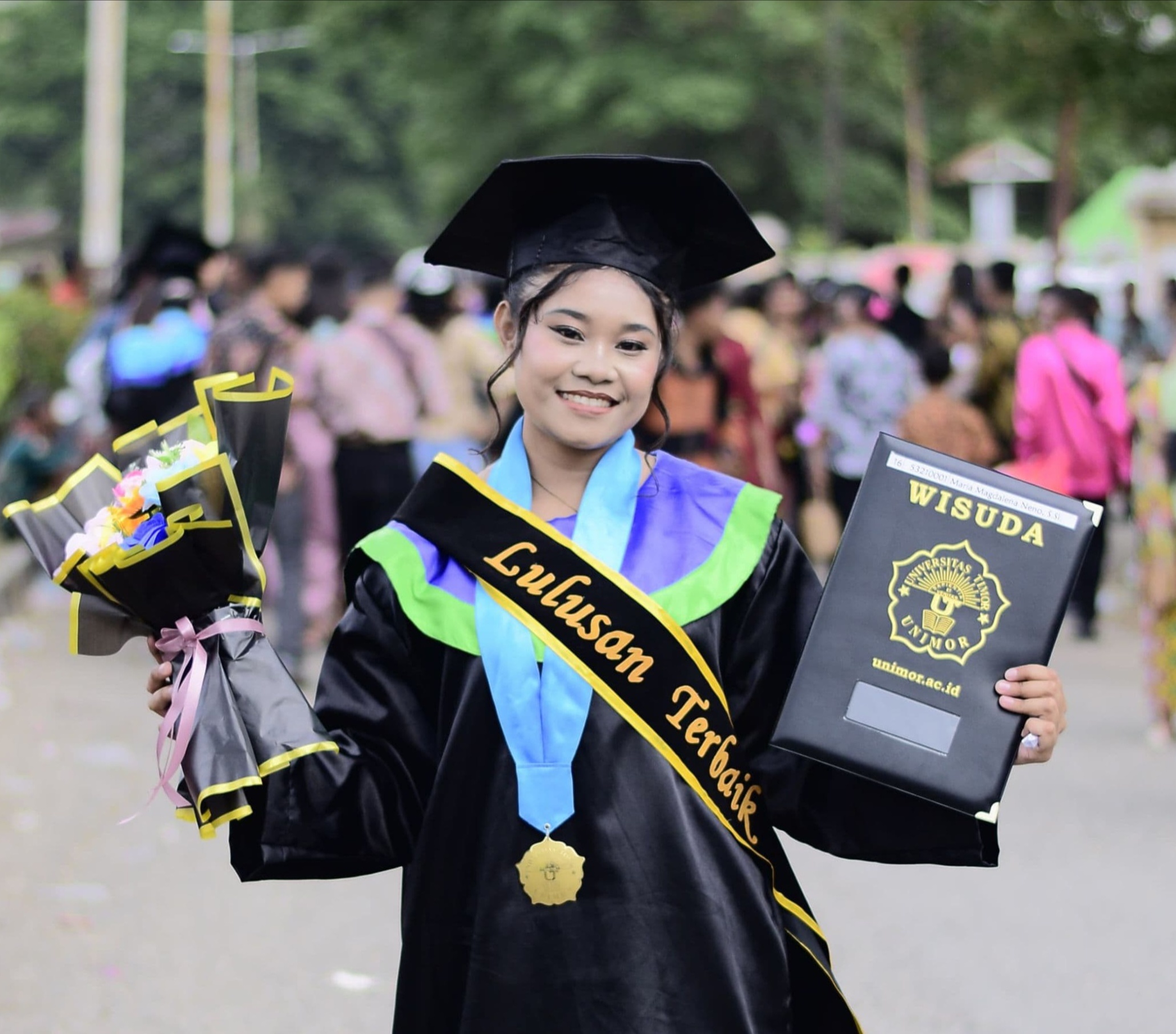 Dari Ladang Sekon ke Panggung Wisuda: Kisah Inspiratif Ellen Neno