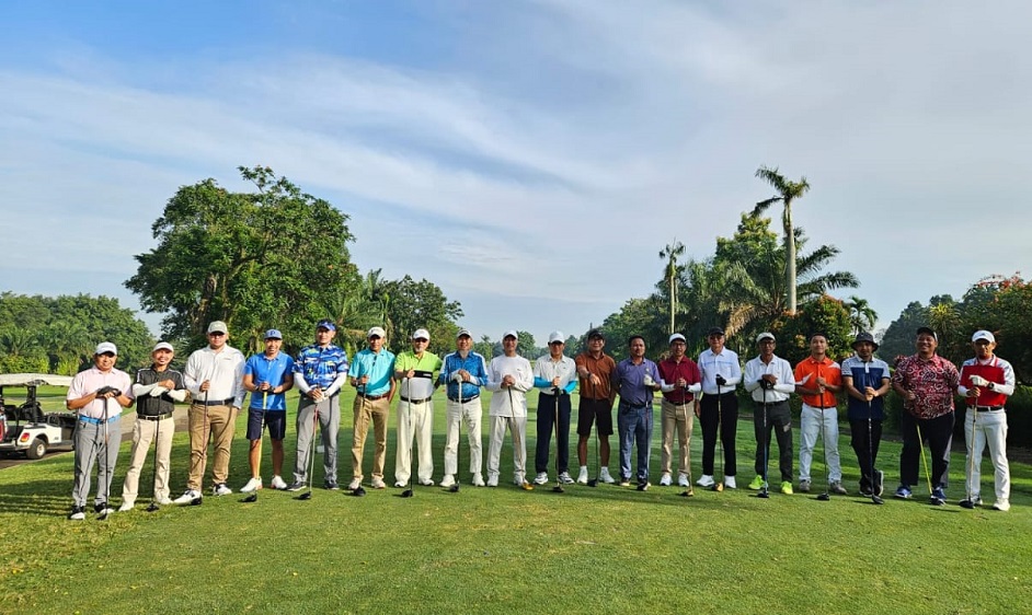 Aris Muhammad Pimpin Suksesnya Turnamen Golf BIMA-DOMPU Perebutan Piala Bergilir UNSWA dan BMMB