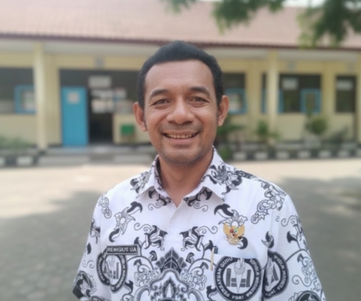 Gelar, Slogan, dan Kenyataan