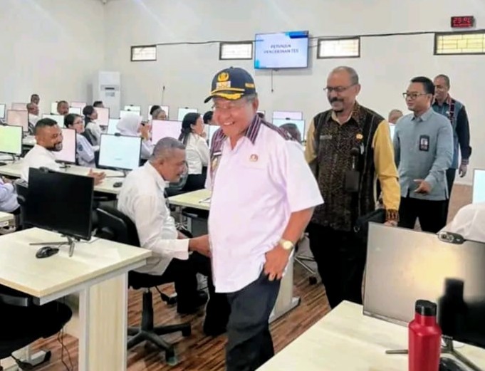[ID] Wabup TTU Tinjau Ujian Dinas PNS di Kupang, Dorong Peserta Raih Hasil Terbaik